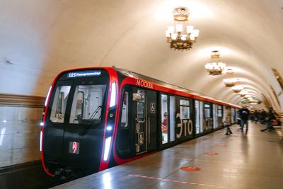 В московском метро появился второй новогодний поезд