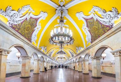 Площадь Революции (станция метро, Москва) — Википедия