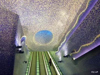 Станция метро Toledo в Неаполь, Италии Редакционное Стоковое Фото -  изображение насчитывающей конструкция, линия: 109645313