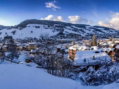 Деревня Межев Вечером, Французские Альпы, Франция Фотография, картинки,  изображения и сток-фотография без роялти. Image 19939523