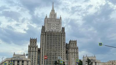МИД РФ: Москва продолжит жестко отвечать на санкционное давление Лондона -  Российская газета
