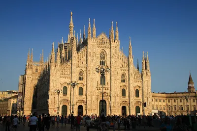 Взгляд внутрь Миланского собора – открывая красоту
