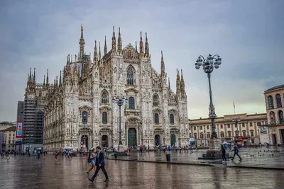 Cамостоятельные путешествия по Европе и миру.: 5 интересных мест на Piazza  Duomo в Милане