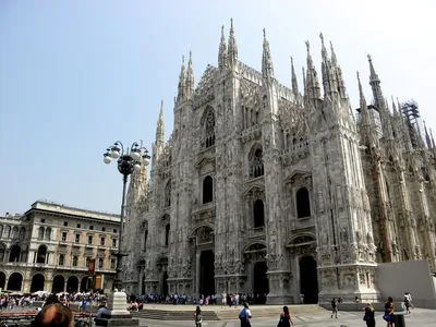 Отзыв о Соборная площадь Милана (Италия, Милан) | Главная площадь Милана  притягивающая туристов.