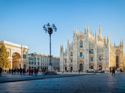 Walking in MILAN / Italy 🇮🇹- Fashion District - 4K 60fps (UHD) - YouTube