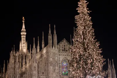 ТК Бэст Тур - Как отпраздновать Новый год и Рождество в Милане В Милане уже  давно все готово к празднованию Рождества и Нового года. У стен замка  Сфорца работает главная рождественская ярмарка