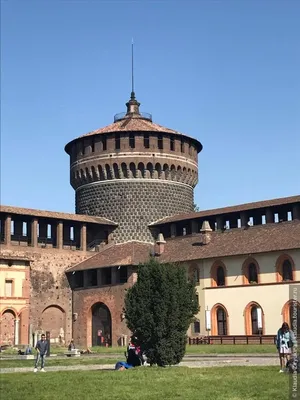 Замок Сфорца (Castello Sforzesco). Милан.