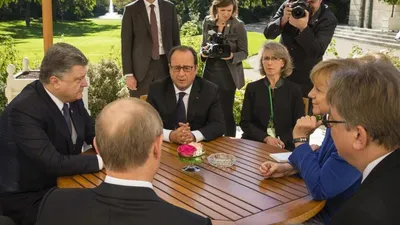 Мы в проигрышной позиции»: Зеленский назвал Минские соглашения «бездарными»  | Forbes.ru