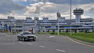 Минский аэропорт не планирует убирать английский язык