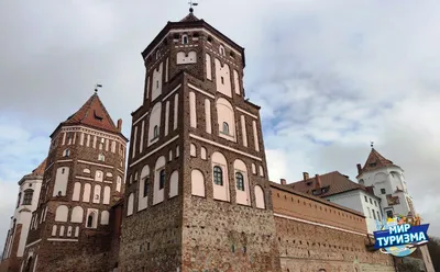 Беларусь: знаменитый мирский замок летом - ePuzzle фотоголоволомка