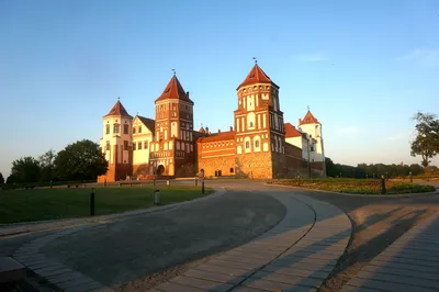 Мирский замок, Мир, Беларусь - «Прогулка вокруг Мирского замка. Когда в  замке мало туристов, и что происходит с ним ночью.» | отзывы