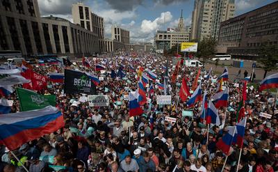 В Москве прошел митинг против изоляции Рунета — РБК