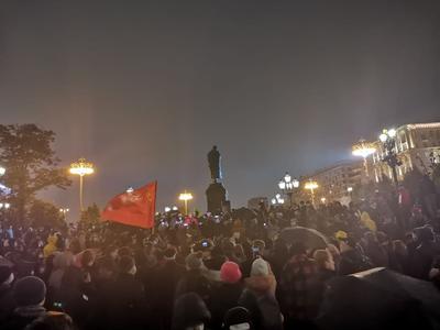 Антивоенный митинг, охота за наличкой и отмена финала ЛЧ: Петербург 24  февраля