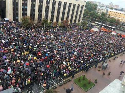 Митинг на 400 тыс. человек против Янгулбаевых в Грозном. Фоторепортаж — РБК
