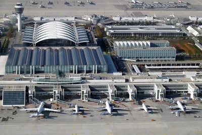 Аэропорт Мюнхена возобновляет работу после ледяного дождя