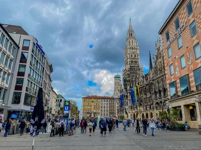 Мюнхен, Германия, 27 мая 2019 года : Главная улица В мюнхене с магазинами и  ресторанами Редакционное Фотография - изображение насчитывающей туризм,  немецко: 184245342