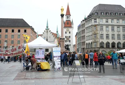 Взгляд улицы в Мюнхене, Германии Редакционное Фото - изображение  насчитывающей европейско, культура: 106022231