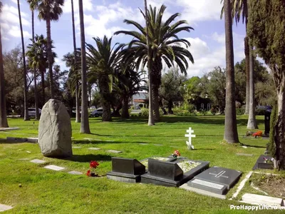 Кладбище в Голливуде Hollywood Forever - Про счастливую жизнь