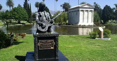Голливуда кладбище навсегда - сад сказаний Редакционное Стоковое  Изображение - изображение насчитывающей гули, знаменитости: 78589949