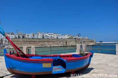 Монополи и свое красивое старинное апулии южной Италии Puglia провинции  Бари порта. Редакционное Фото - изображение насчитывающей сво, строя:  171249446