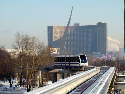 File:Moscow Monorail, Vystavochny Tsentr station (Московский монорельс,  станция Выставочный центр) (4685649073).jpg - Wikimedia Commons
