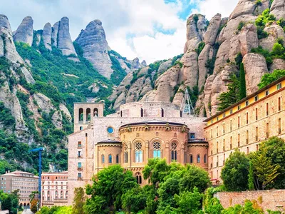 Барселона: монастырь Монсеррат на полдня и горный поход | GetYourGuide