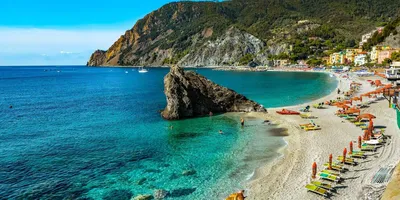 Люди на пляже Terre Италии чинкве монтероссо Редакционное Фотография -  изображение насчитывающей мир, ландшафт: 172240072