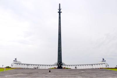 В Москве помыли монумент Победы на Поклонной горе - РИА Новости, 01.05.2023
