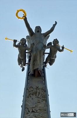В Москве помыли монумент Победы на Поклонной горе - РИА Новости, 01.05.2023