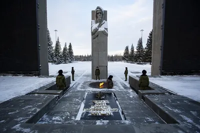 Электронный Монумент Славы воинов-сибиряков: Пилон «Мужество» и «Тыл»