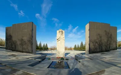 Монумент и сквер Славы, Аллея Оружия, часовня во имя Святого Георгия  Победоносца