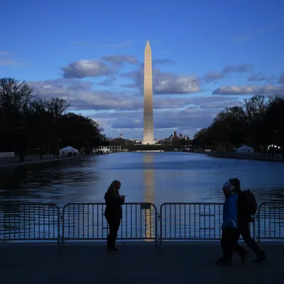 Монумент Вашингтону закрыли из-за удара молнии - РИА Новости, 16.08.2021