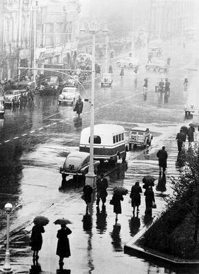 Фото \"Дождливый день\", 21 сентября 1950, г. Москва - История России в  фотографиях