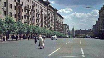Фото 50-х годов с пустой дорогой навеяло воспоминания на москвичей -  Мослента