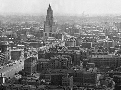 Вид из посольства: опубликованы цветные снимки Москвы 50-х годов