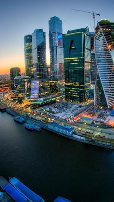 Мини-фотобитва: iPhone 12 против iPhone 12 Pro Max в Москва-Сити