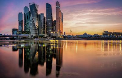 Обои Москва-Сити, река, мост, закат, здания, огни 640x1136 iPhone  5/5S/5C/SE Изображение