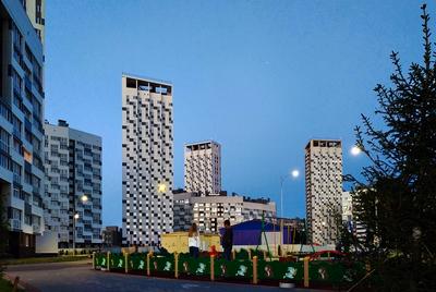 File:Nizhny Novgorod. New apartment buildings on the Bagramyan street  ('Marshal Grad' residential complex).jpg - Wikimedia Commons