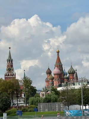 Москва лето 2023...» — создано в Шедевруме