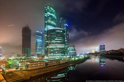 Москва-Сити в тумане. Крыша башни \"Санкт-Петербург\". — Teletype