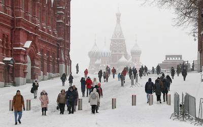 Рекордный снегопад в Москве 3 и 4 декабря: задержки рейсов, когда очистят  улицы