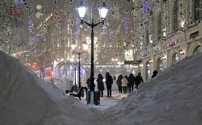 В Москве – рекордный снегопад. Десятки авиарейсов отменены или задержаны -  BBC News Русская служба