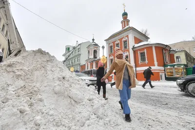 Высота снега в Москве может побить 65-летний рекорд — видео - 13.02.2021,  Sputnik Кыргызстан