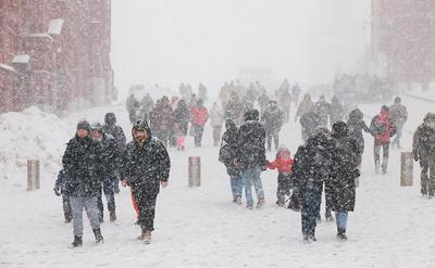 На Москву обрушился мощный снегопад: что происходит в аэропортах | Новости  общества