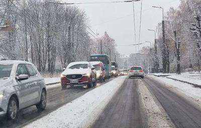 Погода шутит: в Москве после рекордного тепла выпал снег // Новости НТВ