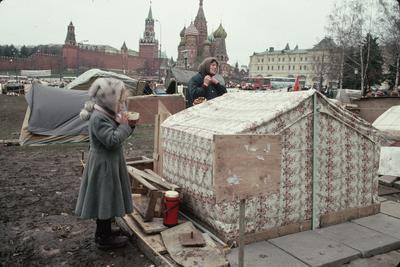 Как жила Москва в 90-e: история в картинках | MAXIM