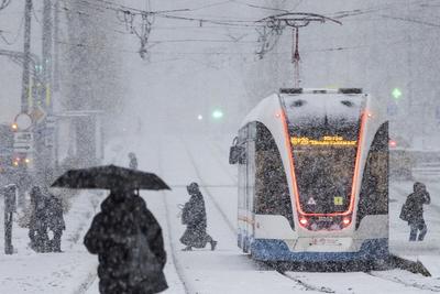 Москва после снега зимой в России Вагон идет снег крытый улицы Стоковое  Фото - изображение насчитывающей снежок, европа: 166742424