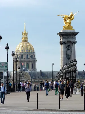 Мост Александра III в Париже – самый изящный мост столицы Франции. Фото