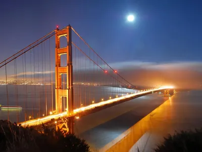 San Francisco landmarks - Мост Золотые ворота Главный символ Сан-Франциско  – всемирно известный мост Золотые ворота (Golden Gate Bridge), соединяющий  северную окраину полуострова Сан-Франциско с южной частью округа Марин. Его  часто называют