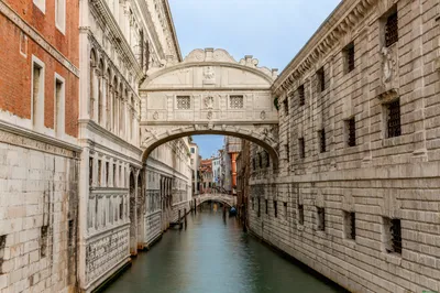 Мост вздохов в Венеции: его мрачная история и удивительная легенда, которая  касается каждого из нас | Italy holidays, Places to visit, Best places in  italy